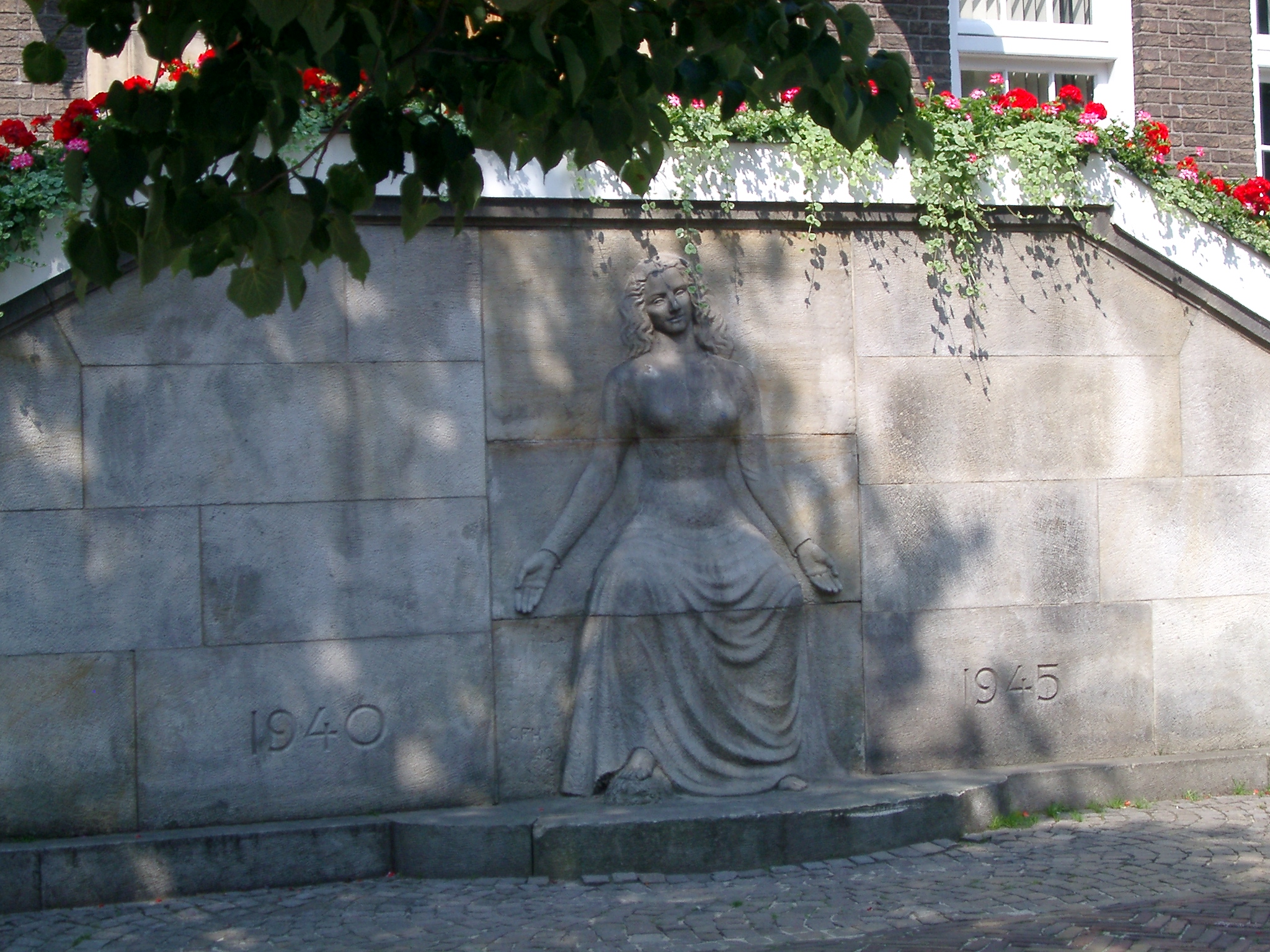 Fransen,%20Corinne_Moeder%20van%20het%20verzet_(FRA-01)